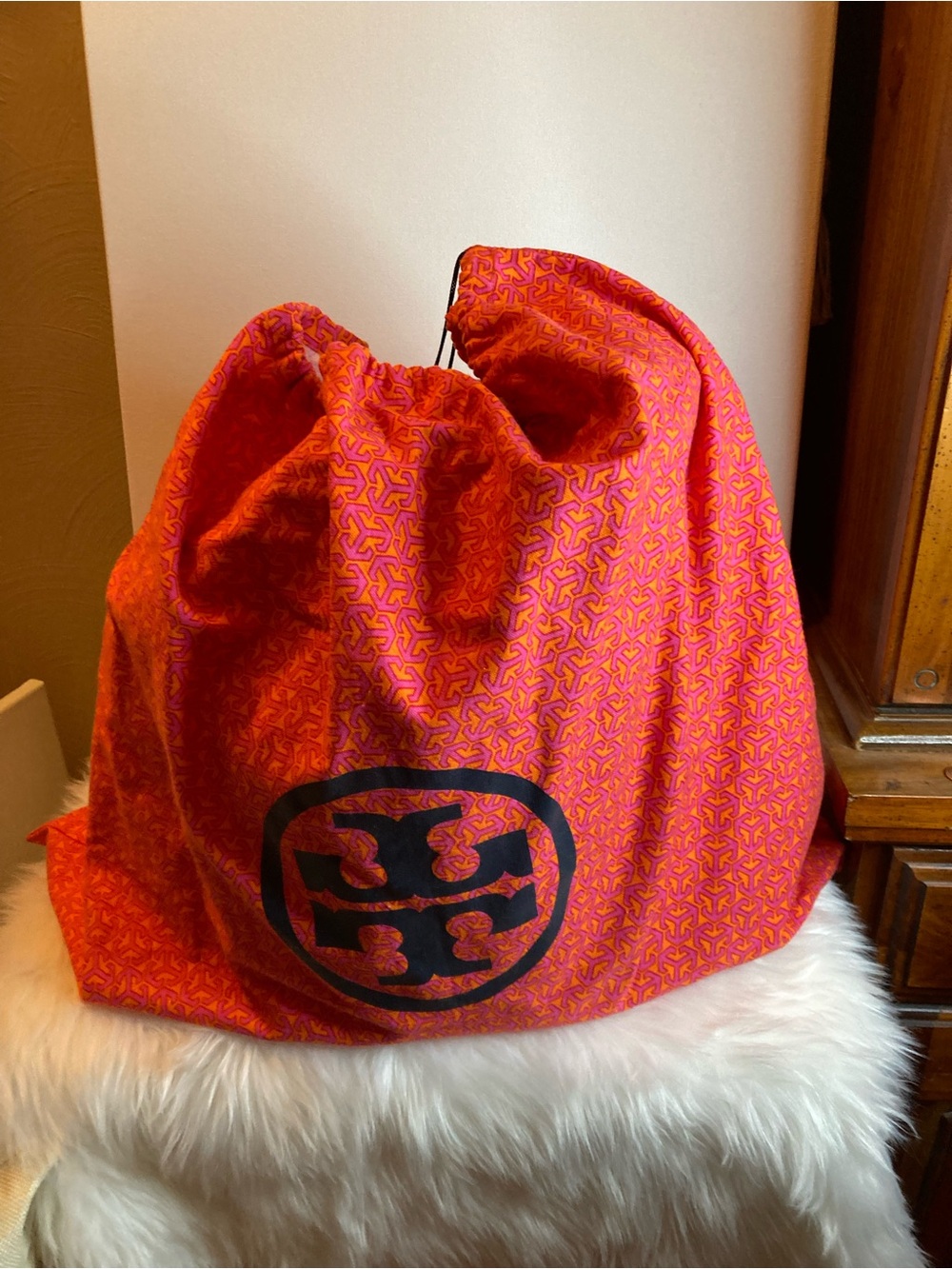 Beautiful Tory Burch All T Hobo in Tan Leather - RARE - Picture 9 of 9